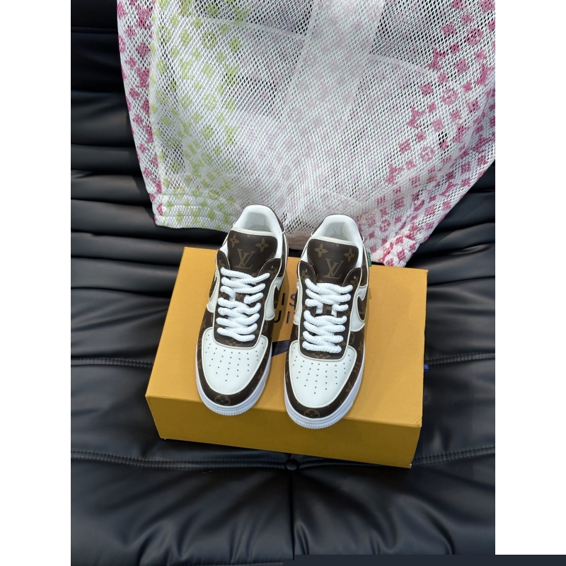 l**is V*t*n sneakers